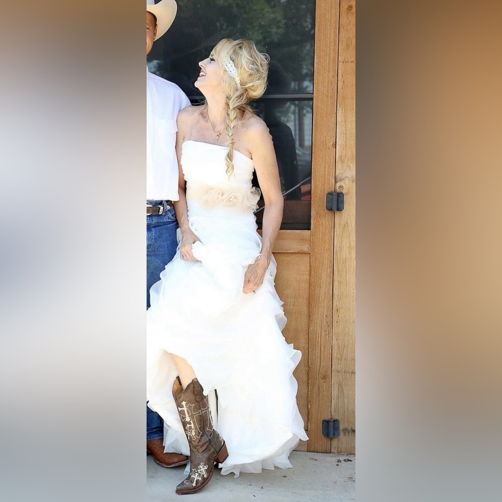 Absolutely stunning wedding dress